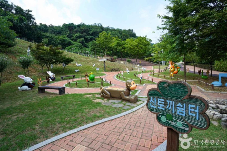 산토끼 노래동산 여행 추천 - 메고지고