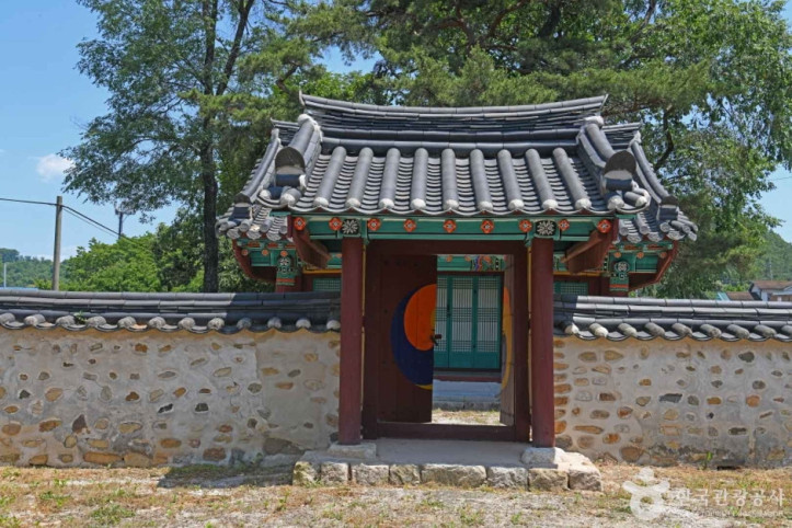조헌사당(표충사) 여행 추천 - 메고지고