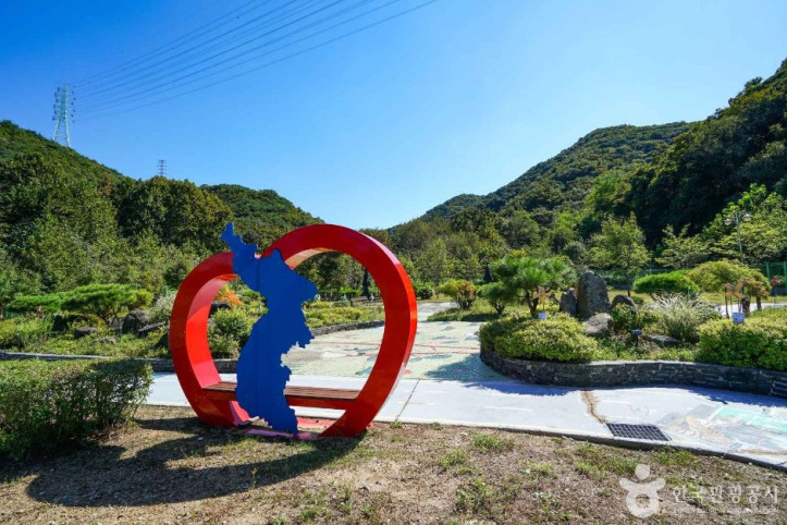 한반도통일미래센터 여행 추천 - 메고지고