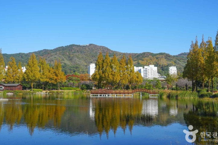연지공원 여행 추천 - 메고지고