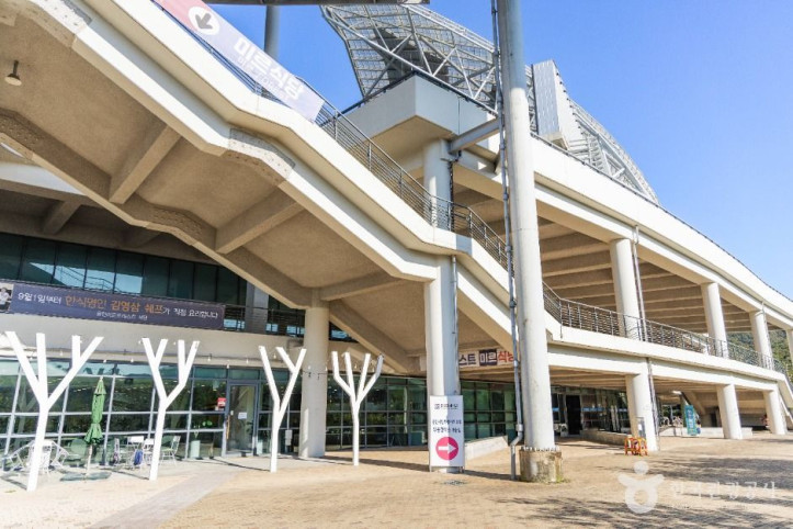 용인미르스타디움(용인시민체육공원) 여행 추천 - 메고지고