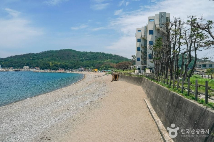 흥환간이해수욕장 여행 추천 - 메고지고