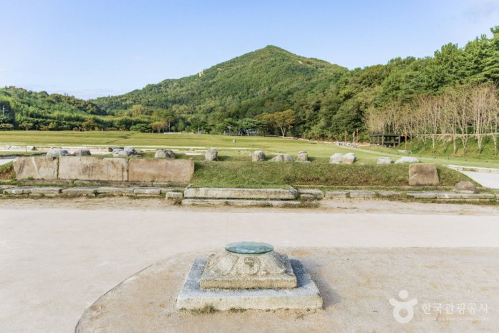 미륵사지 석등하대석 여행 추천 - 메고지고