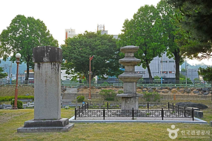 음성 읍내리 삼층석탑 여행 추천 - 메고지고