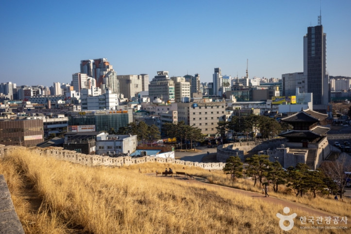흥인지문공원 여행 추천 - 메고지고
