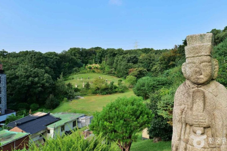 류순정·류홍 부자 묘역 여행 추천 - 메고지고
