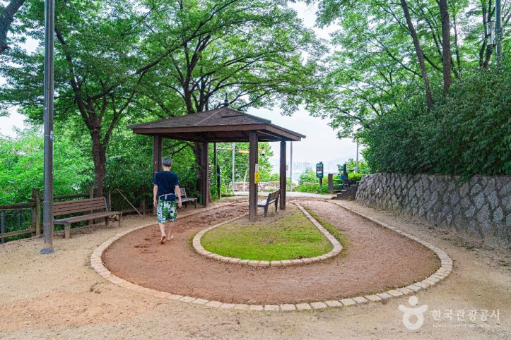 달맞이근린공원 여행 추천 - 메고지고