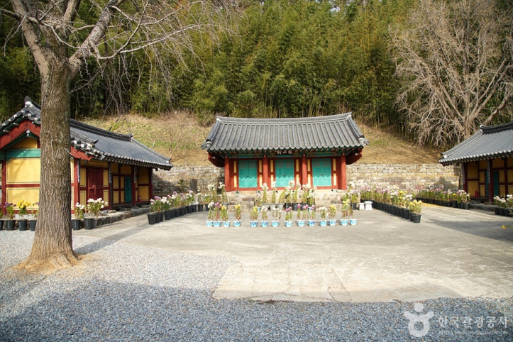 용산서원(동해) 여행 추천 - 메고지고
