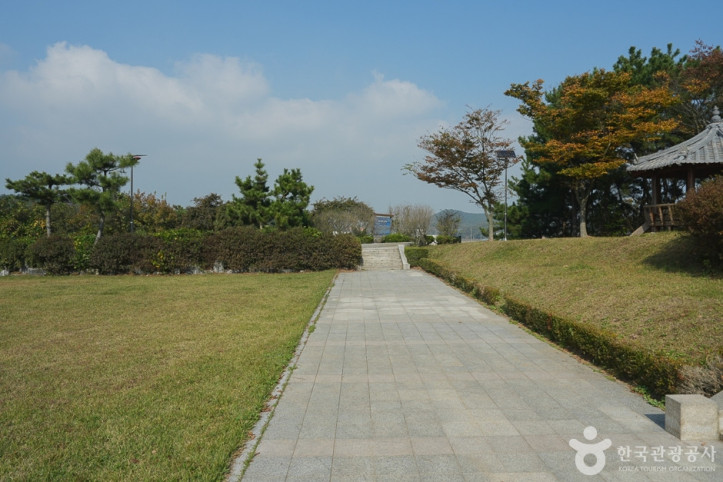 해군영흥도 전적비 여행 추천 - 메고지고