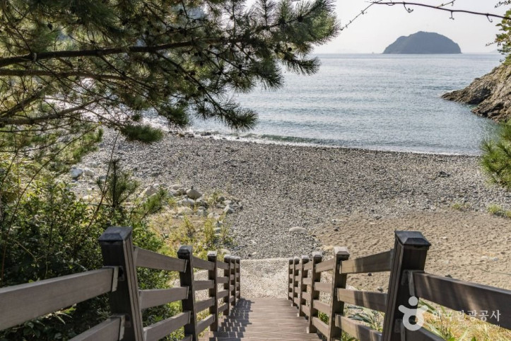 연대도 해수욕장 여행 추천 - 메고지고