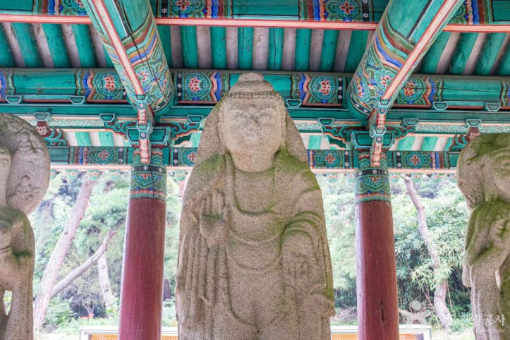 경주 배동 석조여래삼존입상 여행 추천 - 메고지고