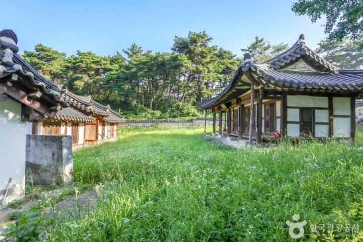 학산사 여행 추천 - 메고지고