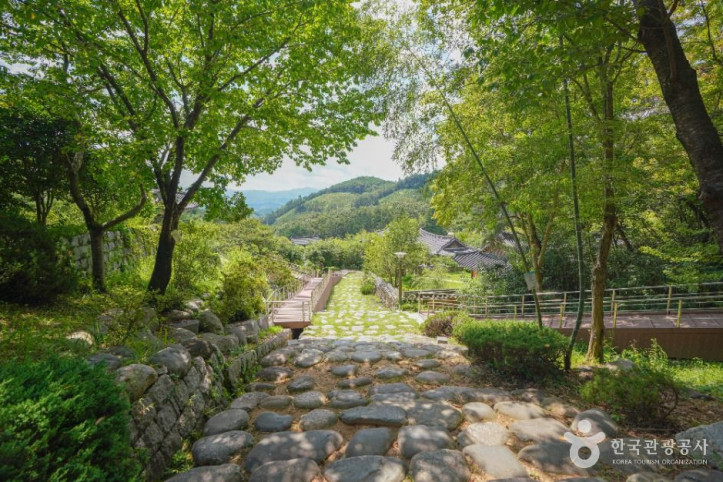 성륜사(곡성) 여행 추천 - 메고지고