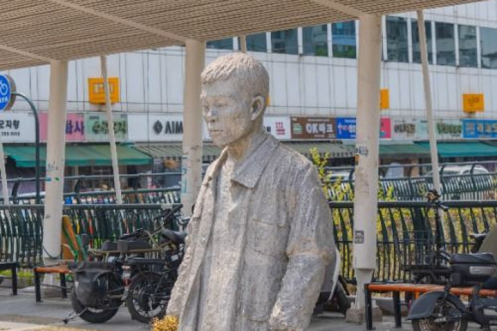 전태일동상 여행 추천 - 메고지고