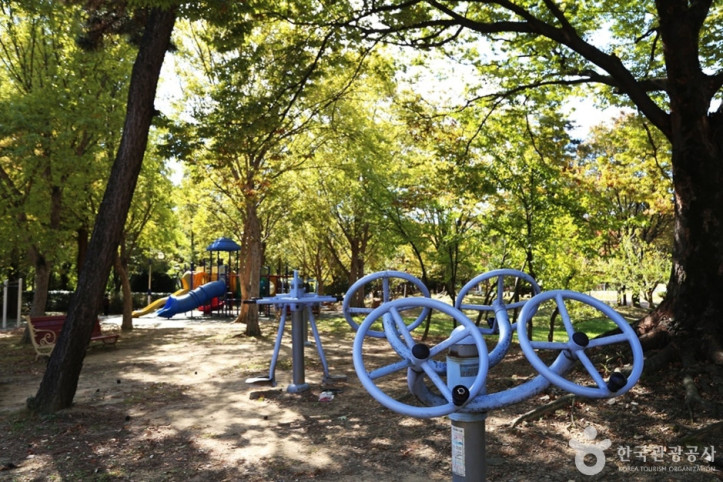 창원 중앙체육공원 여행 추천 - 메고지고