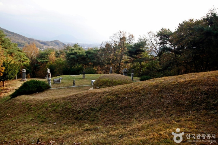 충주 석보군 묘소 여행 추천 - 메고지고