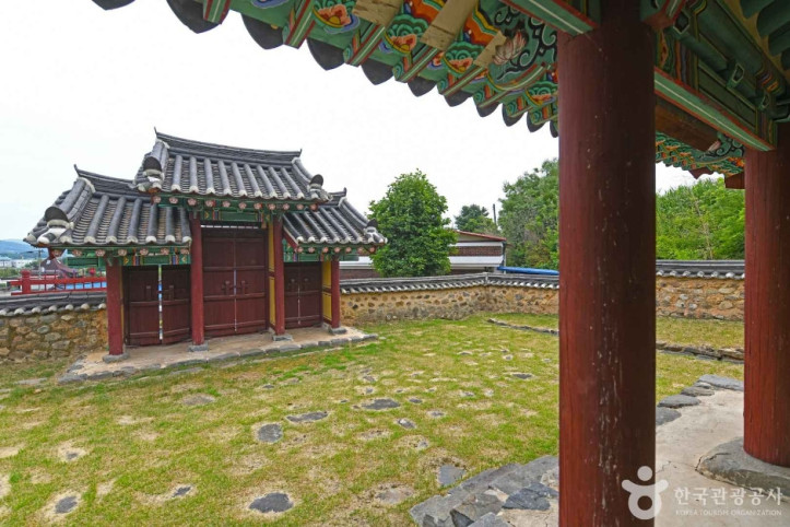진천 금성대군 사당 여행 추천 - 메고지고