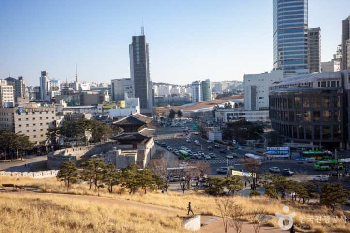흥인지문공원 여행 추천 - 메고지고
