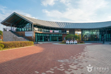 영천 신월리 삼층석탑 여행 추천 - 메고지고