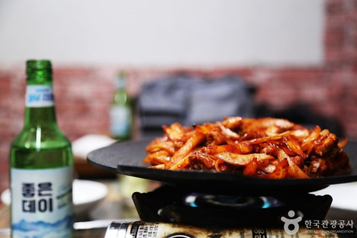 부산역 풍물거리 여행 추천 - 메고지고