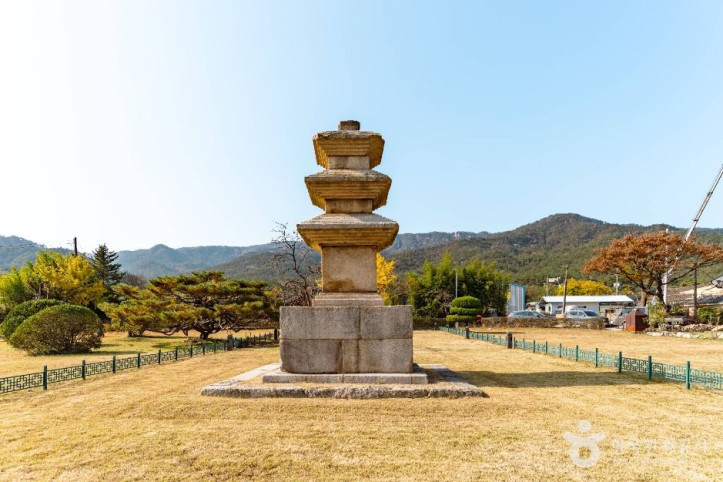 경주 남산동 동·서 삼층석탑 여행 추천 - 메고지고