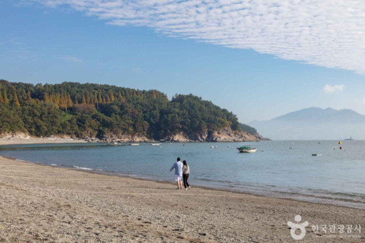 만성리 검은모래해변 여행 추천 - 메고지고