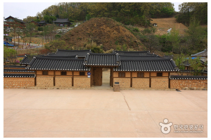 괴산 홍범식 고가(벽초 홍명희 생가) 여행 추천 - 메고지고
