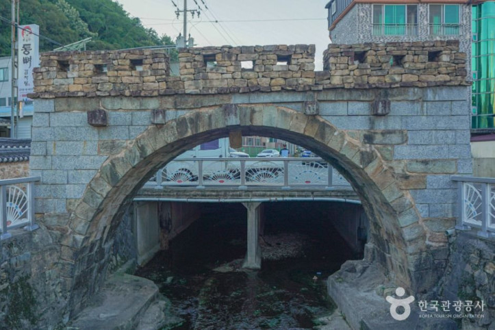 흥양읍성터 및 고흥 옥하리 홍교 여행 추천 - 메고지고
