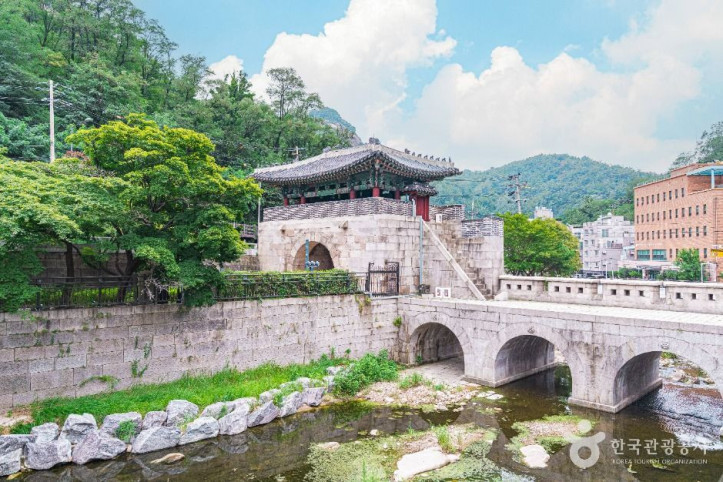 홍지문 및 탕춘대성 여행 추천 - 메고지고