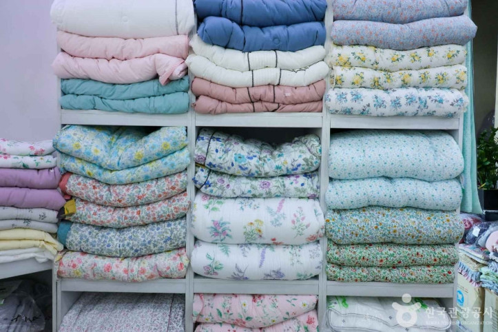 큰장길 침구류 명물거리 여행 추천 - 메고지고