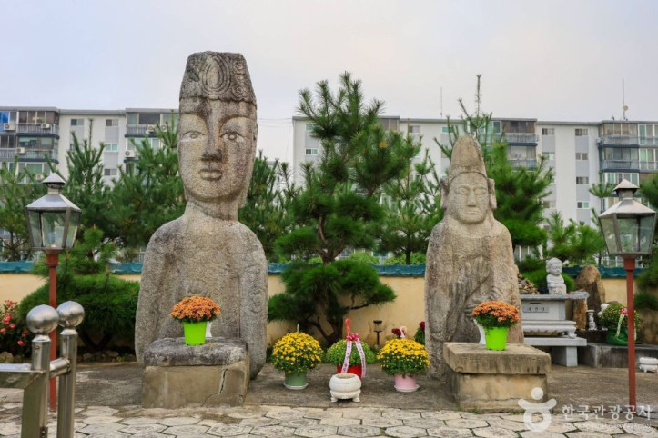 아양동 석불입상 여행 추천 - 메고지고