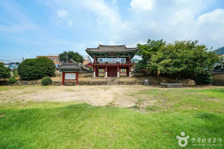 김해향교 여행 추천 - 메고지고