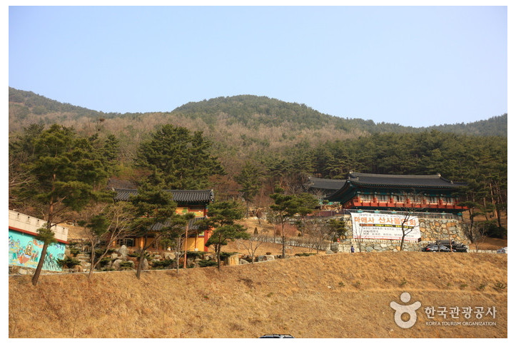 함안 방어산 마애약사여래삼존입상 여행 추천 - 메고지고