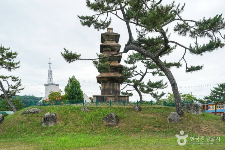 의성 탑리리 오층석탑 여행 추천 - 메고지고