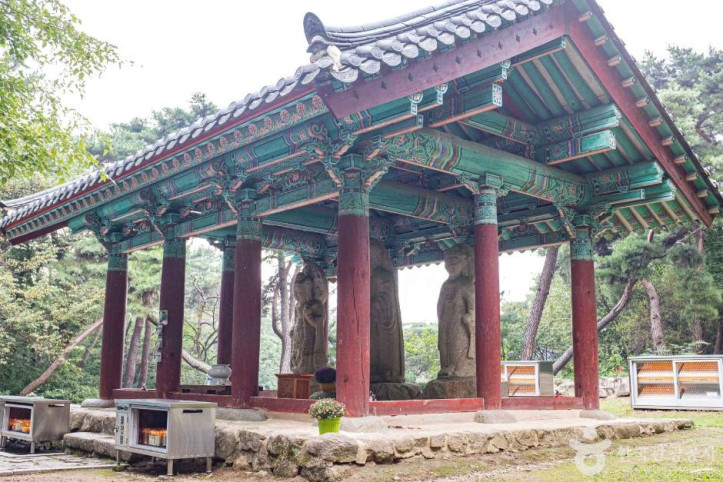 경주 배동 석조여래삼존입상 여행 추천 - 메고지고