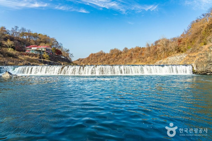 직탕폭포 (한탄강 유네스코 세계지질공원) 여행 추천 - 메고지고