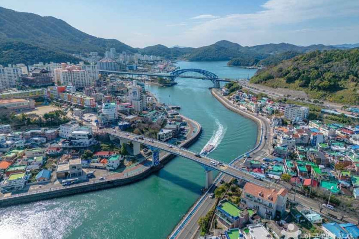 충무교와 통영운하 여행 추천 - 메고지고