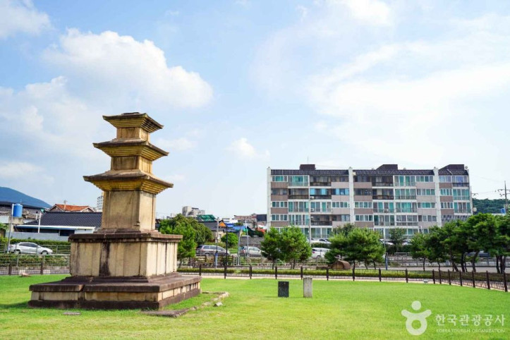 창녕 술정리 동 삼층석탑 여행 추천 - 메고지고