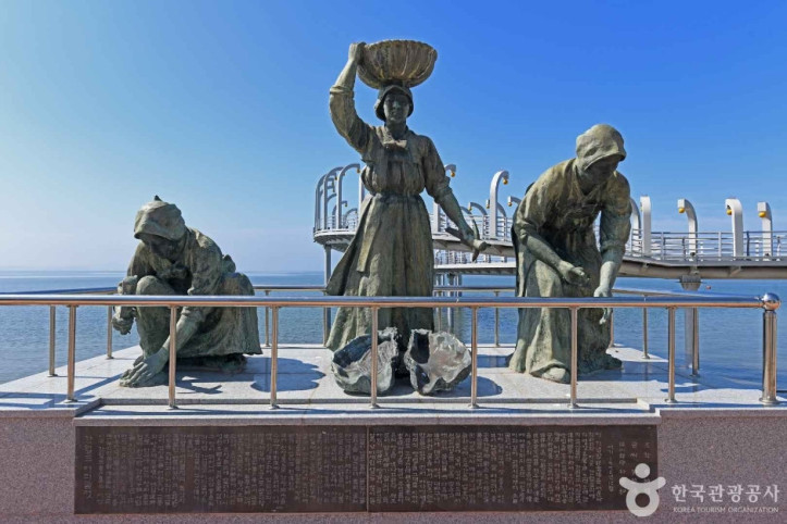 간월도 어리굴젓 기념탑 여행 추천 - 메고지고
