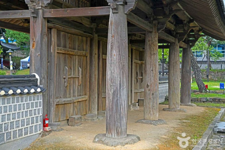 강릉 임영관 삼문 여행 추천 - 메고지고