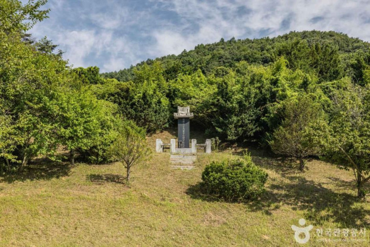 청주 신채호사당 및 묘소 여행 추천 - 메고지고