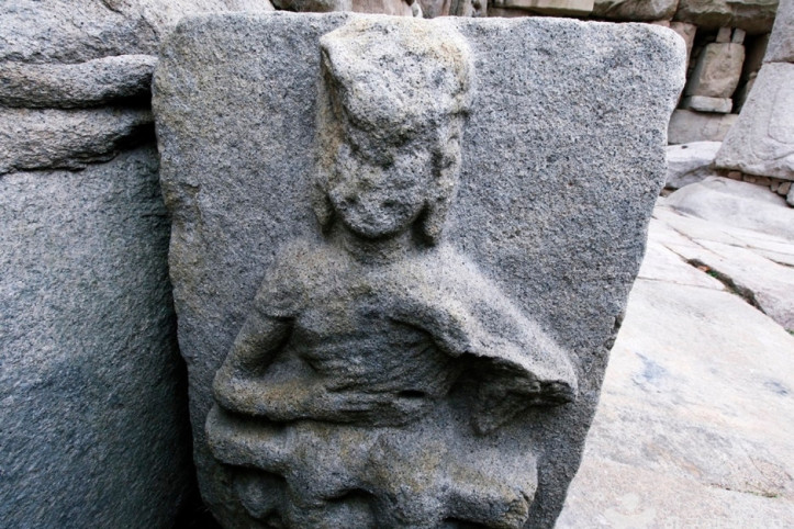 충주 미륵대원지 석조보살의좌상 여행 추천 - 메고지고
