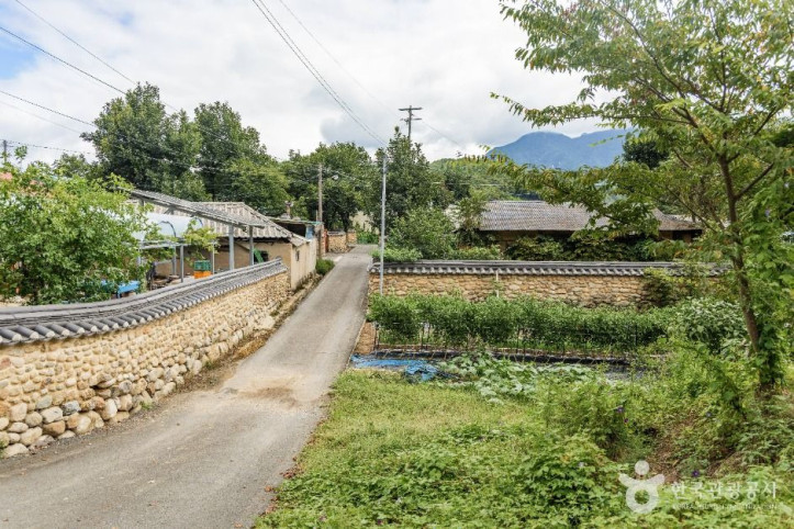 무주 지전마을 옛 담장 여행 추천 - 메고지고