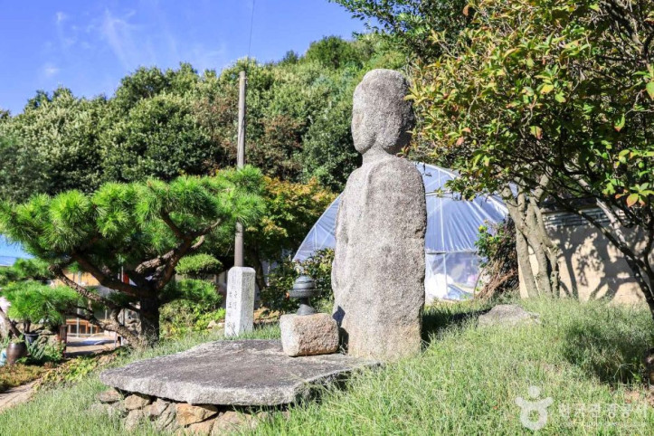 원삼면 목신리 석조여래입상 여행 추천 - 메고지고