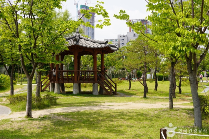 역전근린공원 여행 추천 - 메고지고