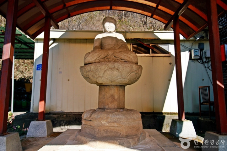 충주 오갑사지 석조여래좌상 여행 추천 - 메고지고