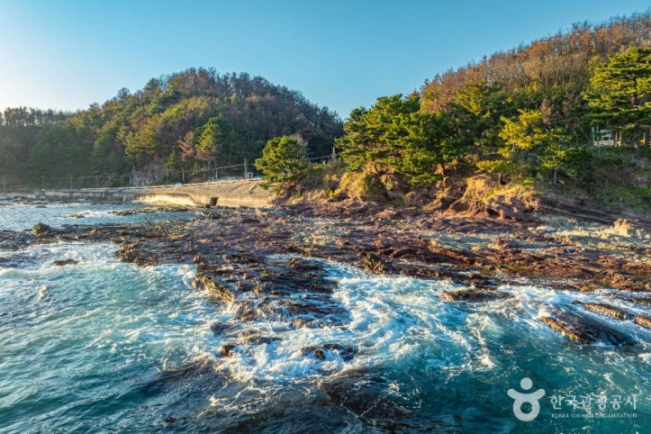 차유돔바위 여행 추천 - 메고지고
