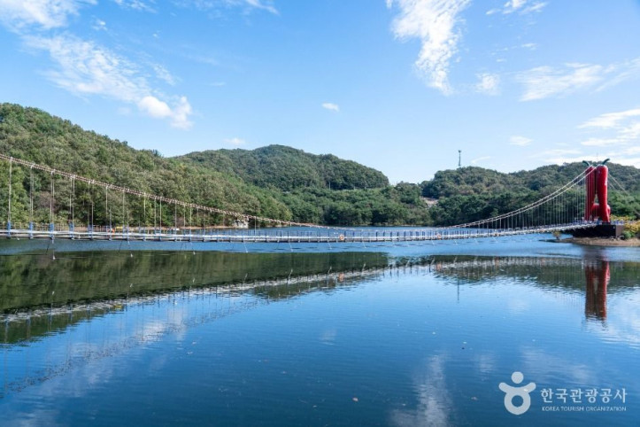 천장호 출렁다리 여행 추천 - 메고지고