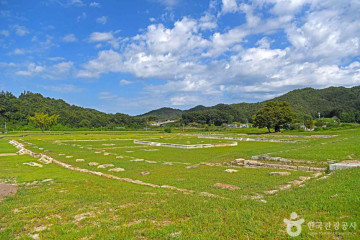 충주 강천리 석조여래입상 여행 추천 - 메고지고