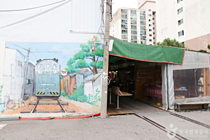 경암동 철길마을 여행 추천 - 메고지고